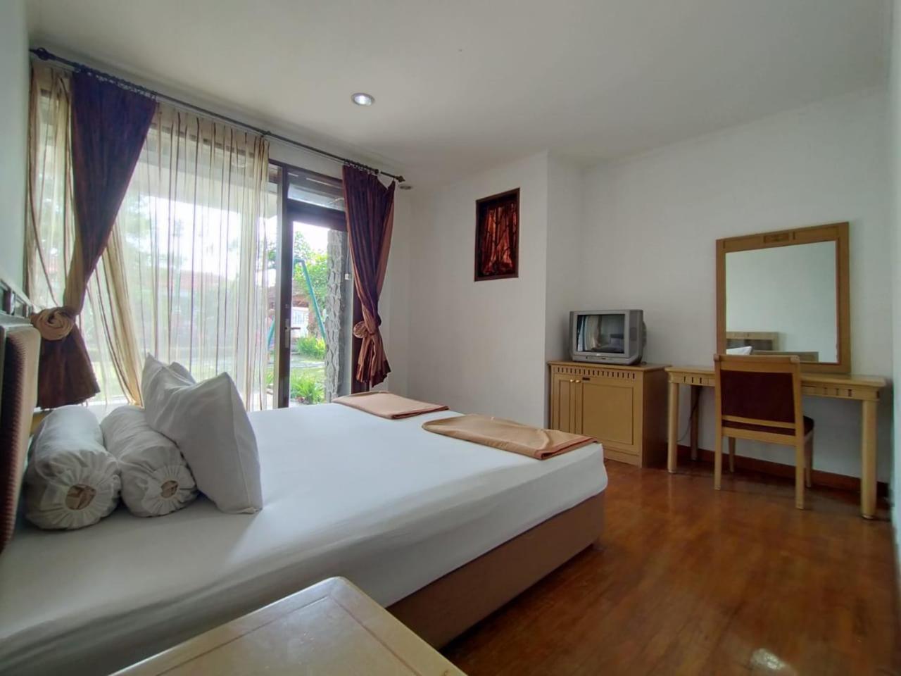 Villa Bukit Danau Lot 14 Cinengangirang Екстер'єр фото