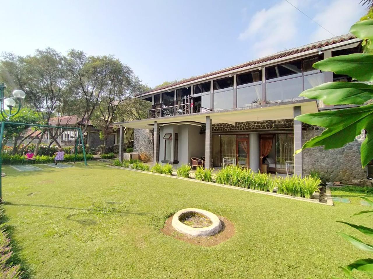 Villa Bukit Danau Lot 14 Cinengangirang Екстер'єр фото