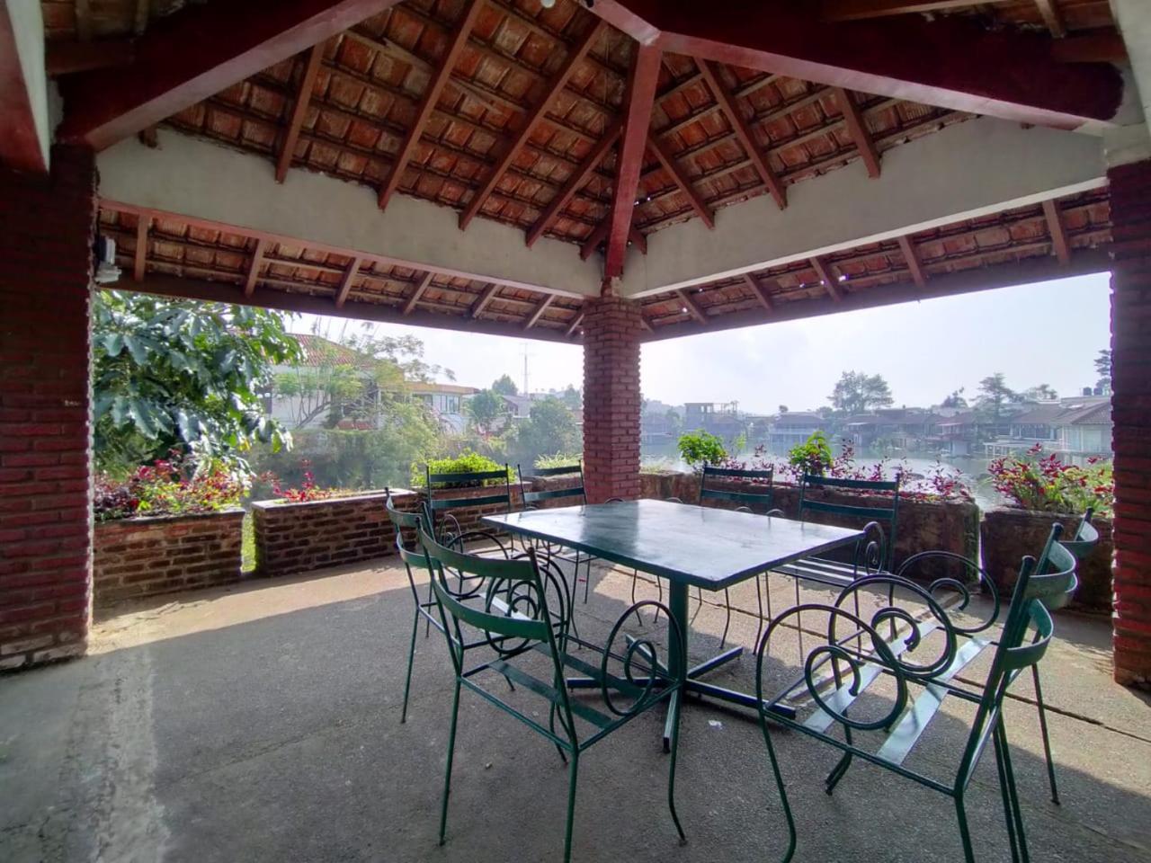 Villa Bukit Danau Lot 14 Cinengangirang Екстер'єр фото