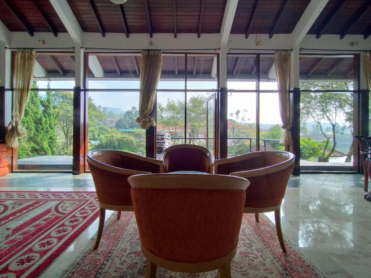 Villa Bukit Danau Lot 14 Cinengangirang Екстер'єр фото