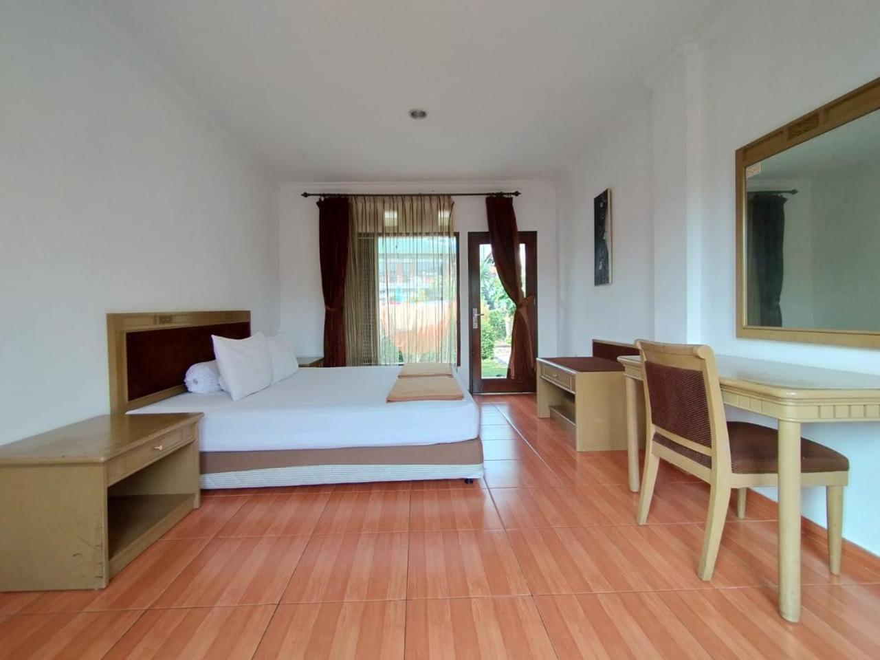 Villa Bukit Danau Lot 14 Cinengangirang Екстер'єр фото